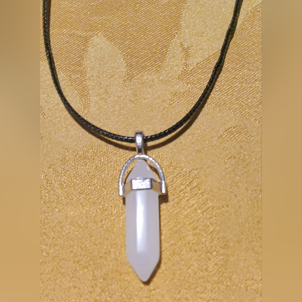 1x Necklace Quartz Chakra Crystal Natural Healing Point Gemstone Pendant - White
